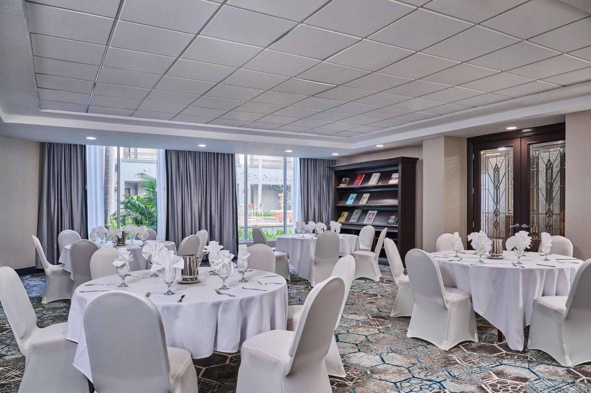 Doubletree By Hilton Chatsworth Лос-Анджелес Экстерьер фото