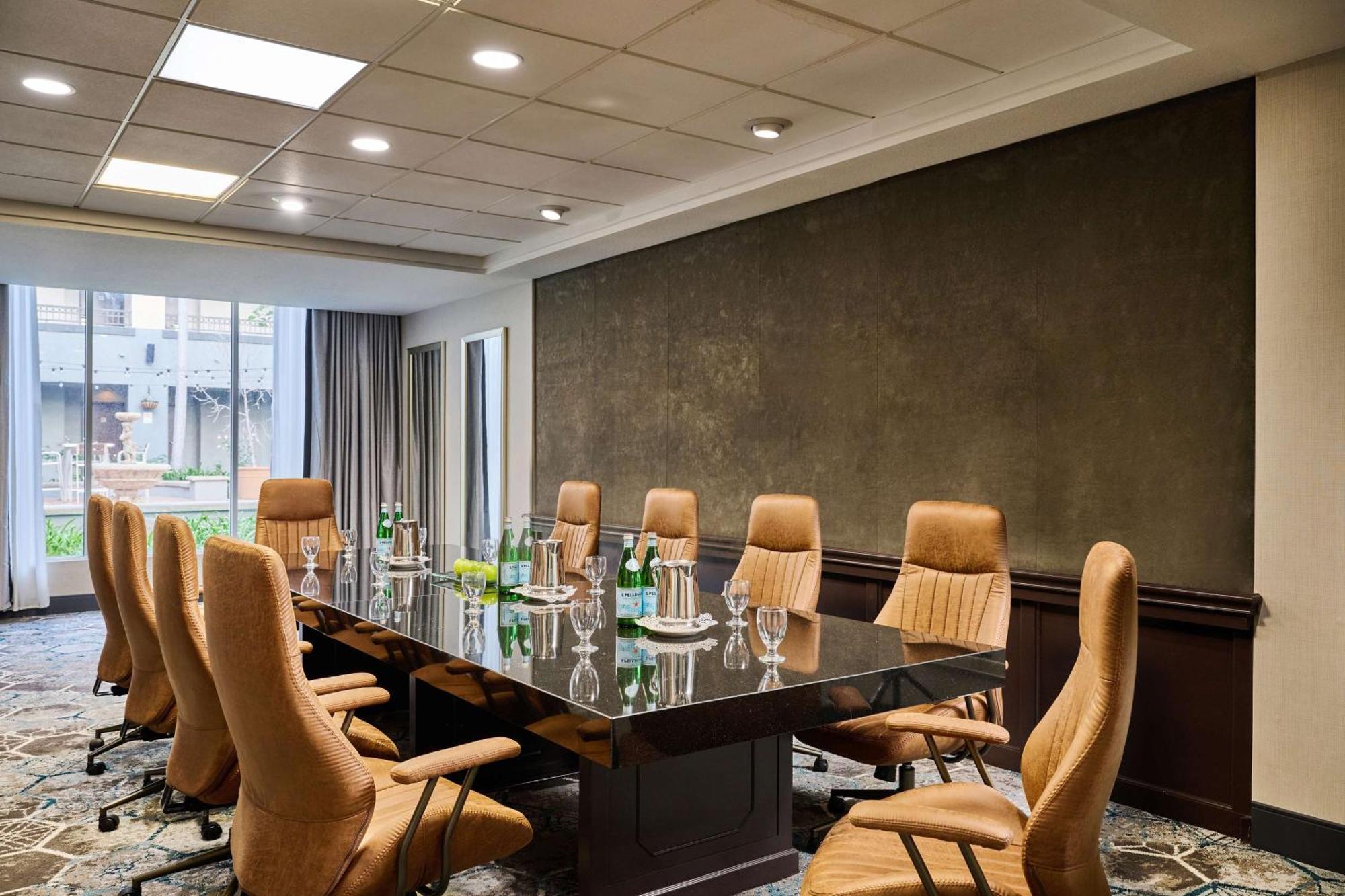 Doubletree By Hilton Chatsworth Лос-Анджелес Экстерьер фото